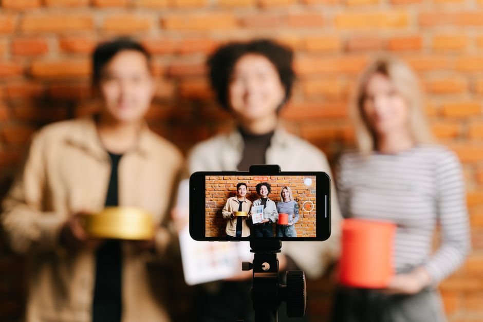 Filming a product video for a landing page